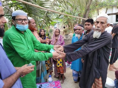 বগুড়া বার’র সাবেক সেক্রেটারী এ্যাডঃ মুক্তার নগদ অর্থ বিতরন বগুড়া বার’র সাবেক সেক্রেটারী এ্যাডঃ মুক্তার নগদ অর্থ বিতরন